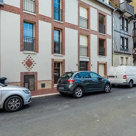 Cours Morny Appartement *